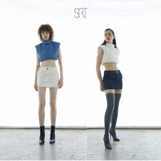 The SRT X10 Denim Mini Skirt กระโปรงสั้นเอวต่ำ ผ้าเดนิม ซิปหน้า มีกระเป๋าด้านข้างและด้านหลัง สีขาว/สีน้ำเงินเข้ม