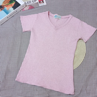 เสื้อยืดคอวี เสื้อลำลอง ผ้าร่อง สีชมพู size S อก 34-36  ยาว 22