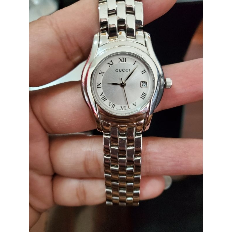 Gucci Watch Lady size 5500Lของแท้สภาพสวยใหม่ หน้าปัดมุกขาวขนาด 27 mmกระจกไร้รอย สาย16-20cm stainless steelsไม่มีตำหนิเลย