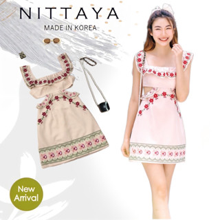 NITTAYA:เดรสคอเหลี่ยมน้องจะปักเป็นดอกแดง(*สอบถามสต๊อกก่อนกดสั่งน๊า)