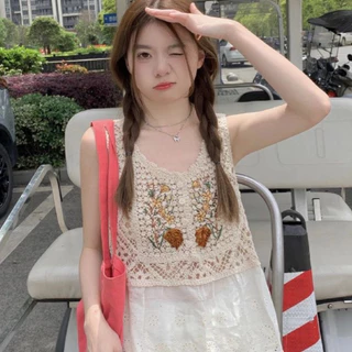 เสื้อถักเสื้อกล้าม ออกแบบดีไซน์ด้วยงายปักดอกไม้ สวยสไตส์สาวเกาหลี เนื้อผ้านุ่มๆใส่สบาย