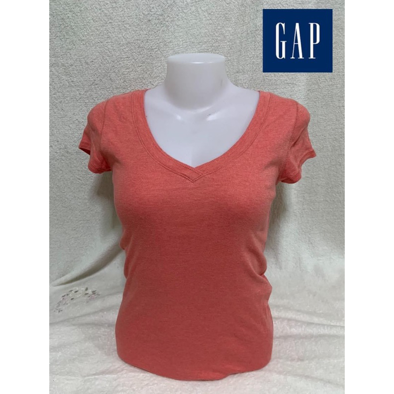 GAP เสื้อยืดคอวี แขนสั้น มือสองจากญี่ปุ่น