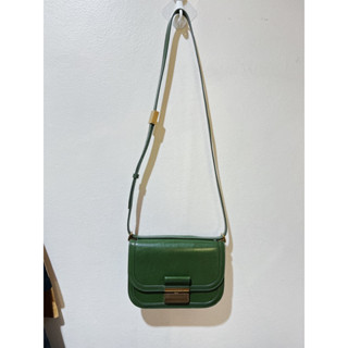 Charles Keith Charlot Crossbody Bag  กระเป๋าสะพายข้าง สีเขียว (เหนี่ยวทรัยพ์)