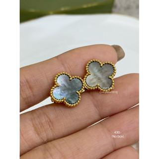 ต่างหูใบโคเวอร์สีเทาเหลือบ (ขนาด 1.5cm)