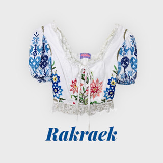 [ส่งต่อ] Rakraek แท้💯 เสื้อบอลลูน ปักลายดอกครอสติช (สีขาว)