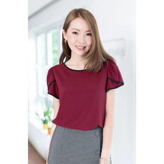 Narinari : MT2302 Petal Sleeve Sophie Blouse เสื้อทำงาน สีพื้น แต่งแขนซ้อน