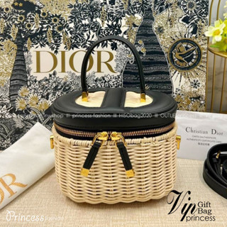 SMALL DlOR CD SIGNATURE VANITY CASE Natural Wicker and Black / Dlor vanity 16cm กระเป๋าสานทรงกล่องใบเล็กกะทัดรัด น่ารัก