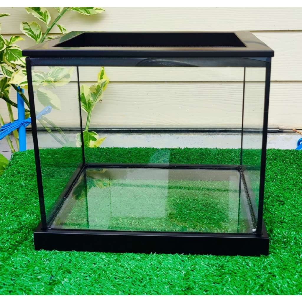 ฺโหลปลากัด หรือตู้ปลาขนาดเล็ก ขนาด 8X10X8 นิ้ว Size : XL พร้อมฐานและฝาปิดกรอบเรซิ่น สีดำ สีขาว กระจกหนา 4 mm.