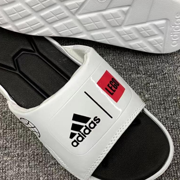 Collection รองเท้าแตะ Adilette Shower  white and black sandals รองเท้าแตะแฟชั่นฤดูร้อน ขนาด 40-44