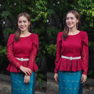 SOF เสื้อลูกไม้ ผ้านำเข้านิ่มมาก ใส่สบาย อก S M L XL XXL สีแดง แขนยาว ทรงคอปาด ดูหรูทันสมัยมาก รุ่นคอปาด Blouse