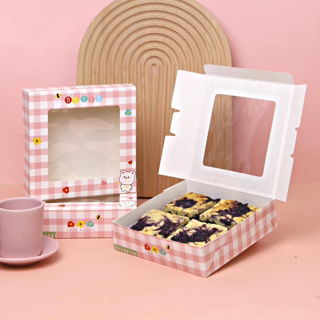 Boxjourney กล่องบราวนี่ ลาย flower & bear 15 x15 x 4 ซม. (20 ชิ้น/แพ็ค)