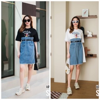 เดรสผ้ายืดแขนสั้น แต่งสกรีนลายด้านหน้า เย็บต่อผ้ายีนส์ฟอกเนื้อบางทั้งด้านหน้าและหลัง มาพร้อมเข็มขัดหนังแยกชิ้น