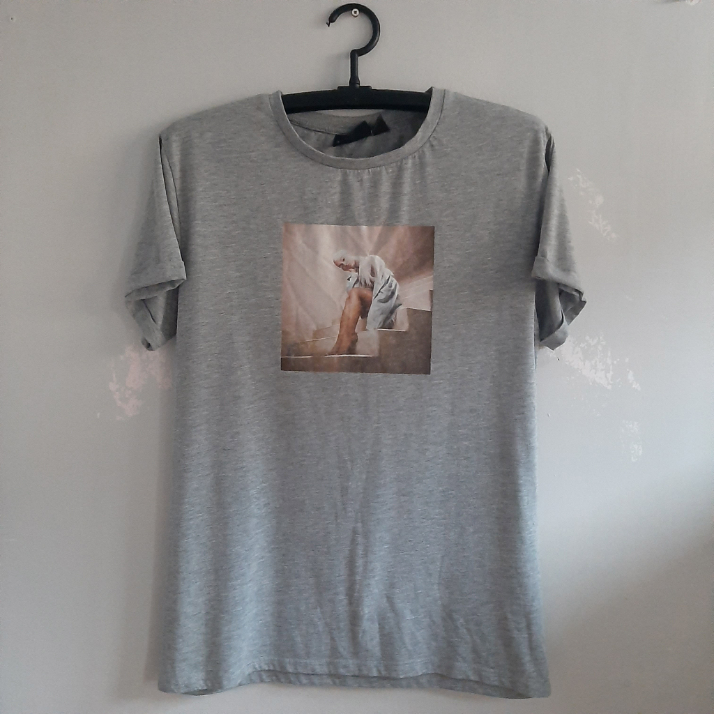 เสื้อยืดมือสองสภาพดี Ariana Grande