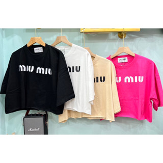 เสื้อครอปโอเวอร์ไซส์ ลาย MIU MIU