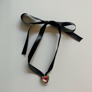 shining black heart + ribbon choker