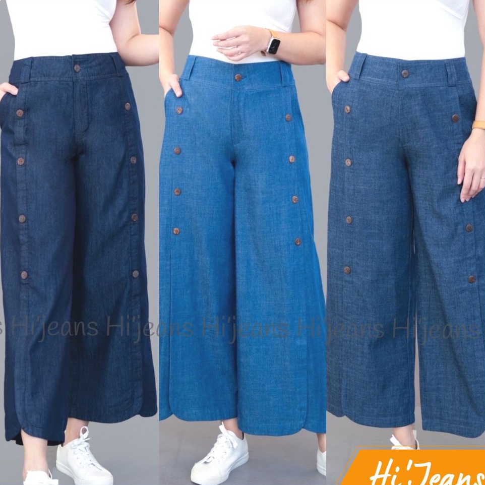กางเกง 9 ส่วน ผ้ายีนส์เทียมสลาฟแต่งกระดุมหน้าขาบาน มีกระดุม ซิปหน้า มีกระเป๋า 2 ข้าง