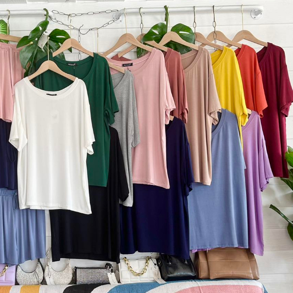 ขายดี‼️5226ราคา 290.- เสื้อยืดคอกว้าง ใส่ไหล่ตกได้ ใส่สบายสุด😍 ผ้านุ่มๆเด้งๆ ใส่สบายๆในราคาเบาๆ  การันตีผ้าดีมากกก