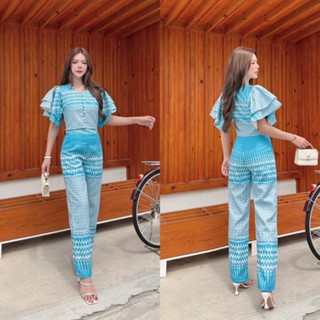 (S,XL,4XL) ชุดเซตลายไทยสีฟ้า เสื้ิอคอวีแขนระบาย2ชั้น+กางเกงขายาวทรงเข้ารูป สวยมาก