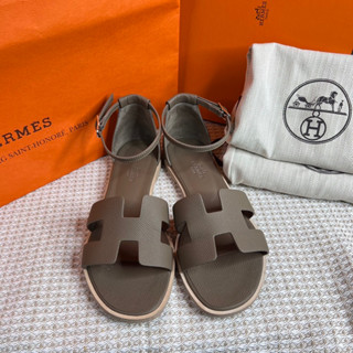 Very new ‼️ H e r m e s santorini epsom sandal  size 36.5 (พื้นประมาน 22-22.5) สี etoupe สวยมาก รุ่นนี้น่ารักมา