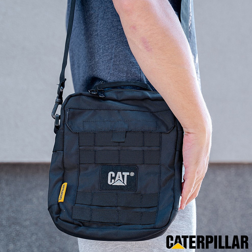 Caterpillar : กระเป๋าสะพายข้าง ใส่แท๊ปเลตได้ รุ่นนามิบ (Namib) 84036 : โทนสีเข้ม