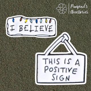 🇹🇭 พร้อมส่ง : เข็มกลัดลายป้ายสีขาว | “THIS IS A POSITIVE SIGN” &amp; “I BELIEVE” Enamel Brooch Pin Set.