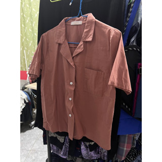 เสื้อคอปกสีชมพูแซลม่อน