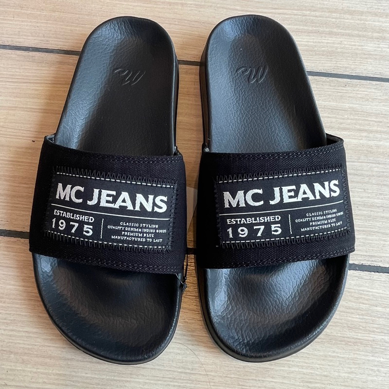 พร้อมส่ง McJeansรองเท้าแตะสวมรุ่นใหม่ พื้นนุ่ม น้ำหนักเบา ใส่สบาย แถมถุงช็อป