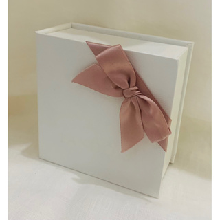 Pandora gift box with pink bow กล่องแท่งบาร์สำหรับร้อยชาร์ม ร้อยใส่ชาร์มได้ 7-8 ชิ้น แท้100%