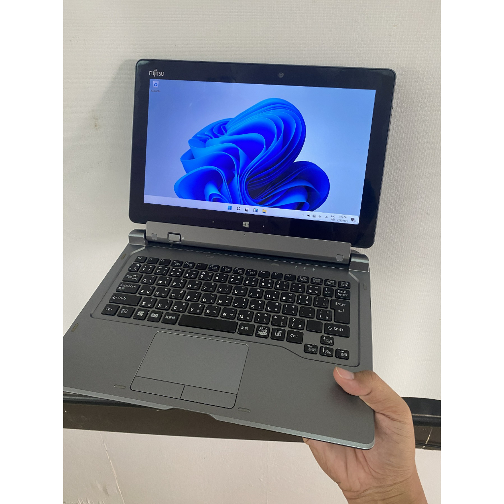 โน๊ตบุ๊ค แท็บเล็ต Fujitsu ArrowsTab Q665 /RAM 4GB /SSD 128GB /Micro HDMI /WiFi /Bluetooth สภาพดี