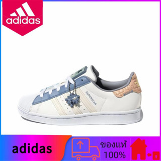 Adidas ของแท้ 100% Superstar รองเท้าผ้าใบลําลองส้นเตี้ยสีขาวผงสีน้ำเงิน