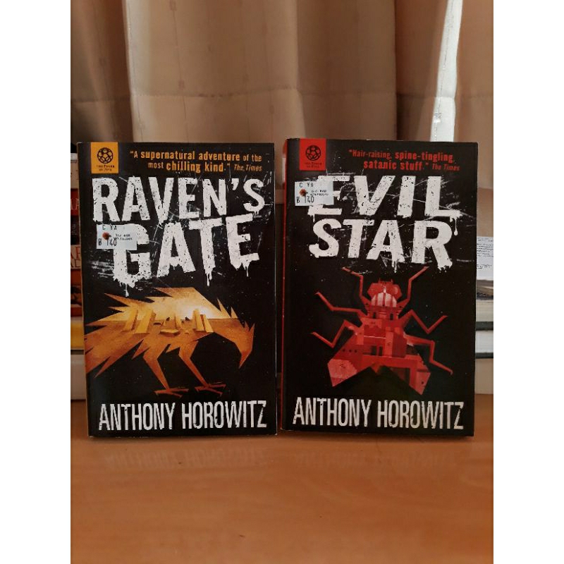 2เล่ม หนังสือนิยายอังกฤษ แนวระทึกขวัญ Raven's gate & Evil star