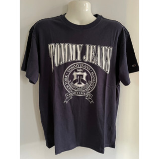 เสื้อยืดคอกลม Tommy Jeans varsity relaxed logo t-shirt คละสี ของแท้ 100%