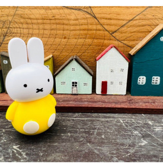 ล้มลุก Miffy น่ารักมีรอยตามภาพ