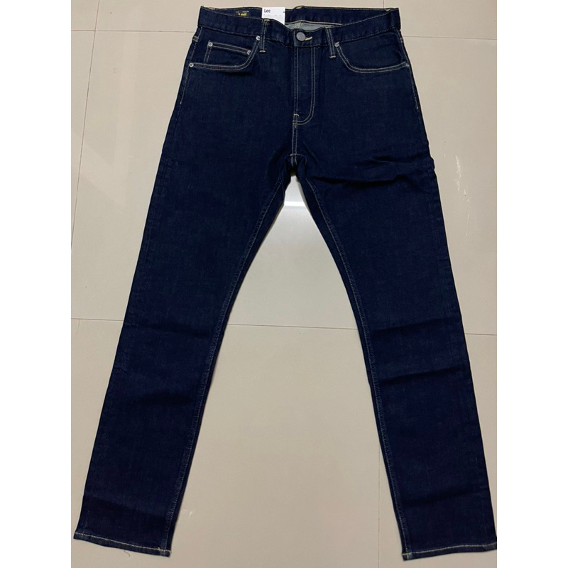 Lee รุ่น LE 9R11 กางเกงยีนส์ผู้ชาย ราคาป้าย 2,990 บาท ยีนส์ยืด เอวต่ำ ทรงเข้ารูป สียีนส์ ผ้าดีและสวยมากๆ ใหม่ ของแท้💯% - รูปที่ 2