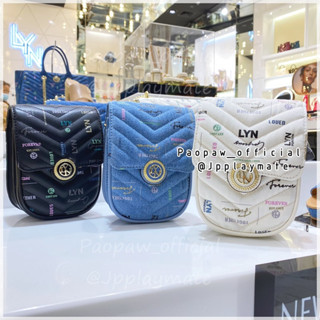 LYN กระเป๋าสะพายข้าง รุ่น Remi Denim  :  LL23CWF046 LL23CWF091 แท้จากชอป พร้อมอุปกรณ์