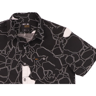 BOVYSHIRT-เสื้อเชิ้ตกราฟฟิคทอผิวเรียบกราฟฟิคดำขาว  BOVY -BAS…