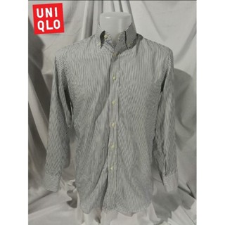 UNIQLO Brand_2nd hand เสื้อเชิ้ตแขนยาวลายทางสีน้ำเงิน ผ้าฝ้าย​ ​100%/ Size M/ Made in China 🇨🇳/ แท้มือสองกระสอบนำเข้า​