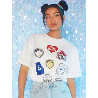 เสื้อยืดขาวลายกราฟฟิคโลโก้หมีแคร์แบร์ (สินค้างานลิขสิทธิ์แท้100% X Care Bears ครบรอบ 40 ปี) การ์ตูนยุค90 สไตล์Y2K