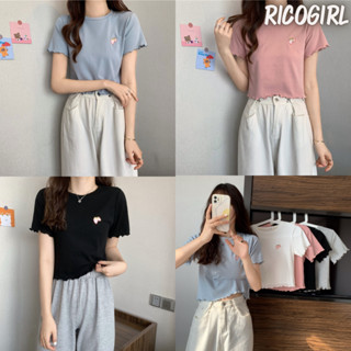 【RicoGirl】 *พร้อมส่ง*  เสื้อแขนสั้นคอกลมกุ๊นขอบ ปักลายสตอเบอรี่ #6773