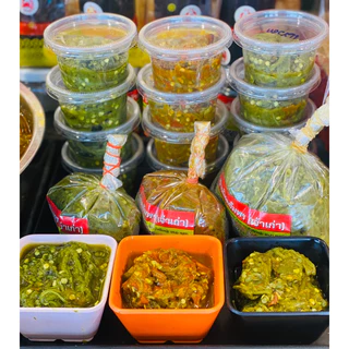 น้ำพริกหนุ่ม น้ำพริกหนุ่มสูตรเผ็ด อร่อย ครบรส สูตรเมืองเหนือ สูตรดั่งเดิม ไม่ใส่สารกันบูด ร้านโชคอัมพร ของฝากจากลำปาง