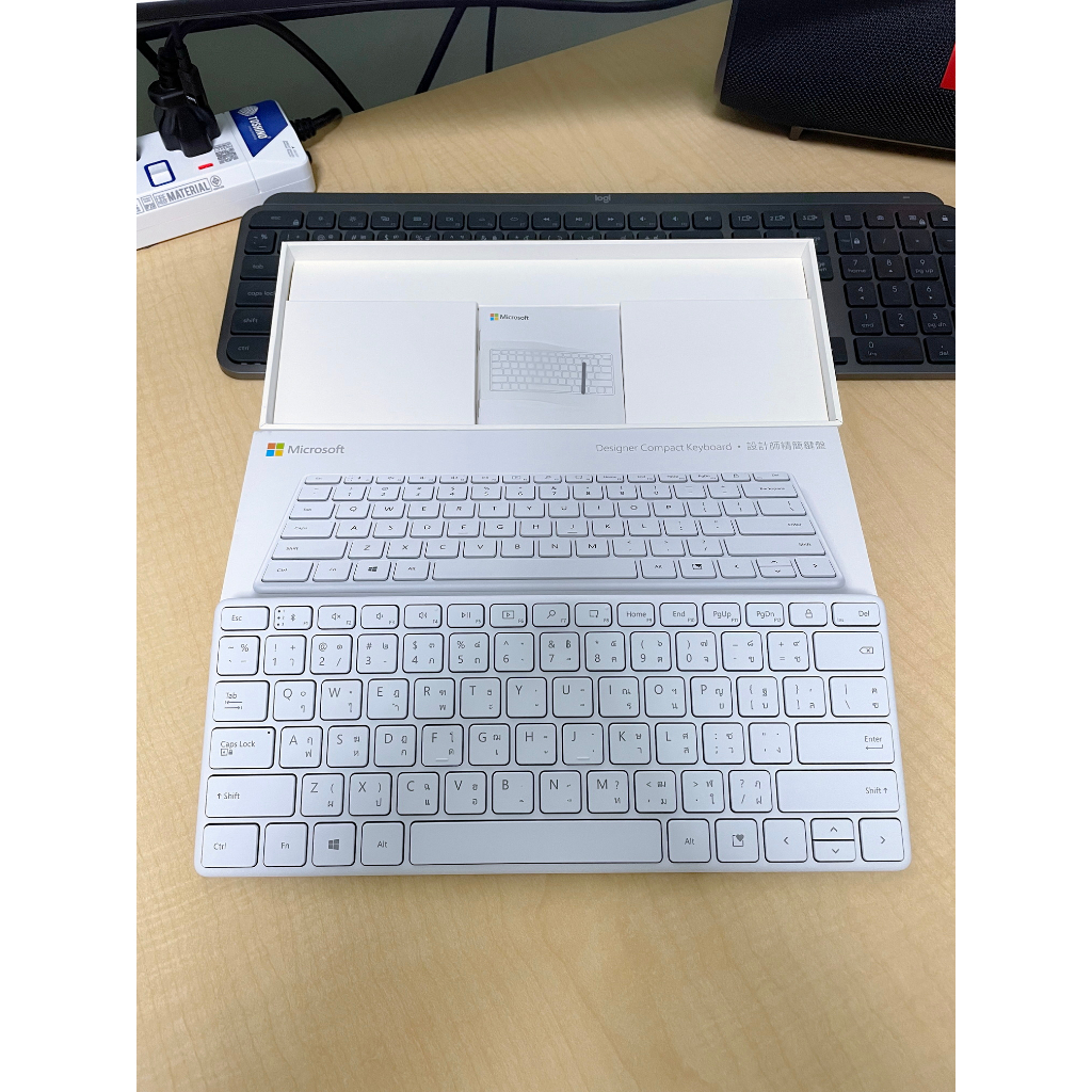 สินค้าของแท้มือสอง Microsoft Bluetooth Designer Compact Keyboard