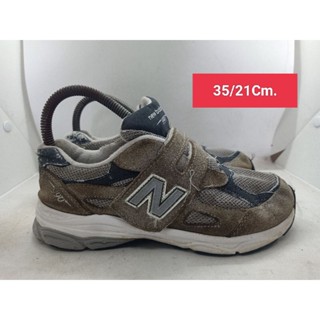 New balance Size 35 ยาว 21 รองเท้ามือสอง เด็กเล็ก เด็กโต ผู้หญิงเท้าเล็ก  ผ้าใบ  แฟชั่น ลำลอง เที่ยว