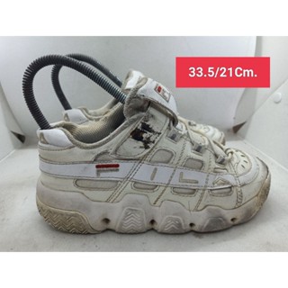 Fila Size 33.5 ยาว 21 (มีไฟที่พื้น) รองเท้ามือสอง เด็กเล็ก เด็กโต ผู้หญิงเท้าเล็ก  ผ้าใบ  แฟชั่น ลำลอง เที่ยว