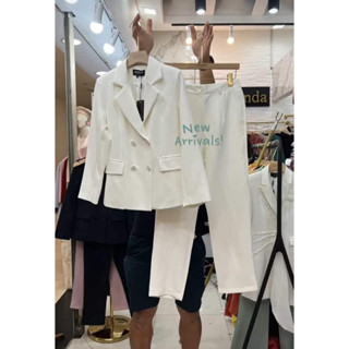 Set Blazer+กางเกง รุ่นนี้ผ้าดีใส่สบายมากค่ะ เสื้อสูทแต่งกระดุม4 เม็ด