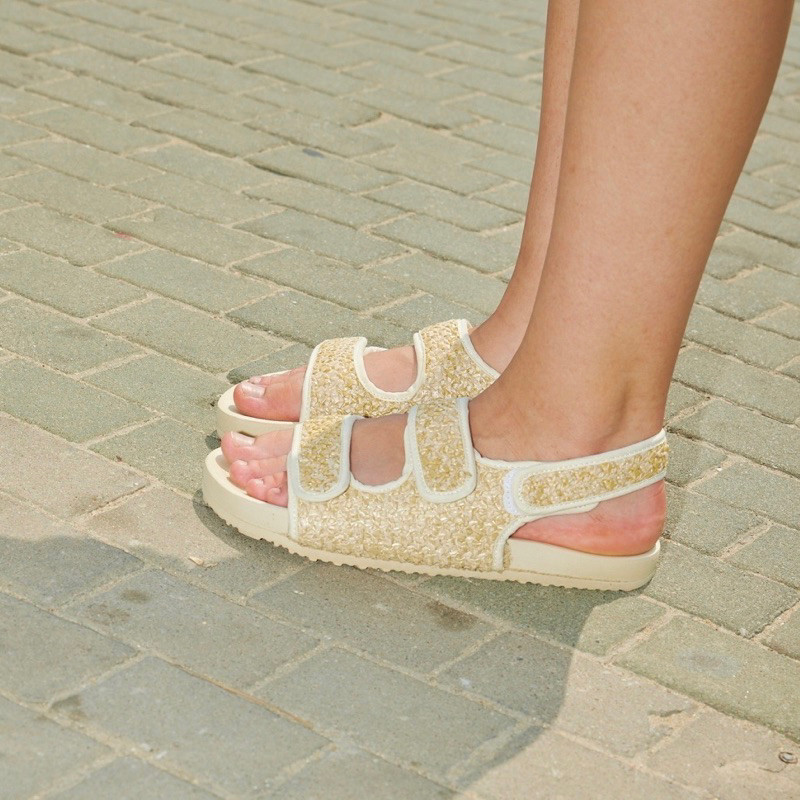 Thak Slingback รองเท้ารัดส้น - Midnight สีดำ & Morning สีครีม รุ่นนี้ไม่ต้องเผื่อไซส์นะคะ เพราะทางรองเท้าค่อนข้างใหญ่