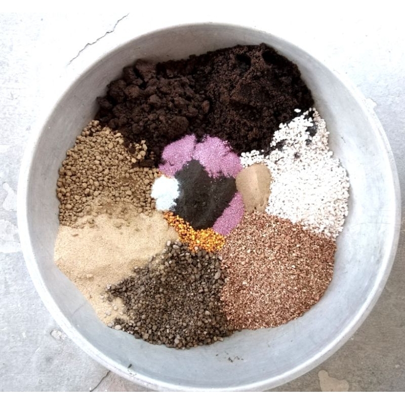 ดินสำหรับปลูกแคคตัสและไม้อวบน้ำ ประกอบด้วย 11 ส่วนผสม ผสมสำเร็จพร้อมปลูก นน. 500 กรัม