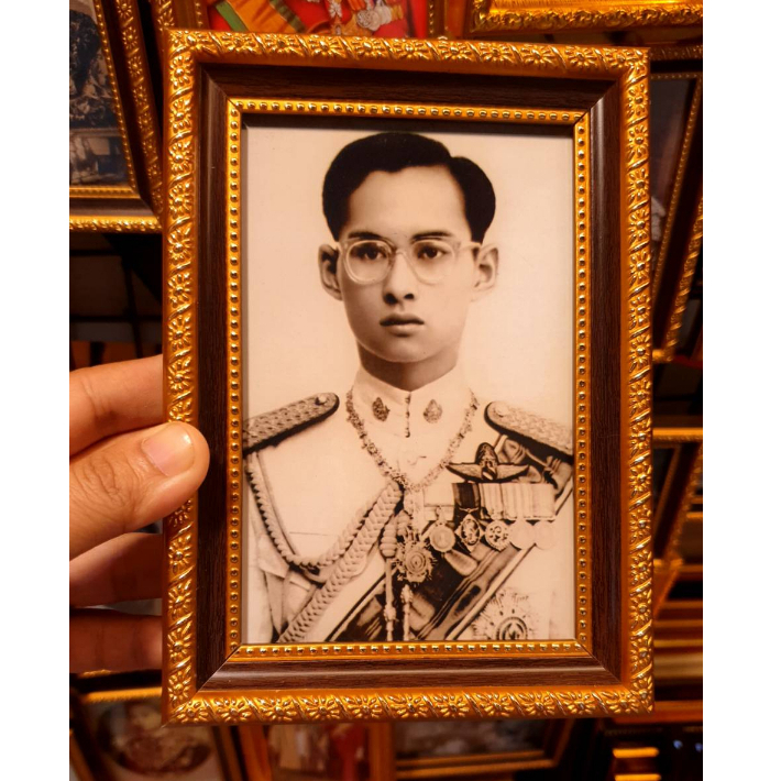 กรอบรูป รัชกาลที่ 9 ขนาด13x19 ซม.