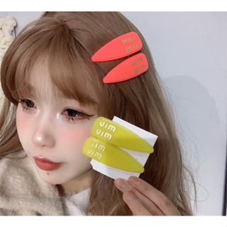 Miu มิว กิ๊บสามเหลี่ยม สีจี๊ด กิ๊บหนีบผม ตัวอักษรแบบ stamp มี 2 สี