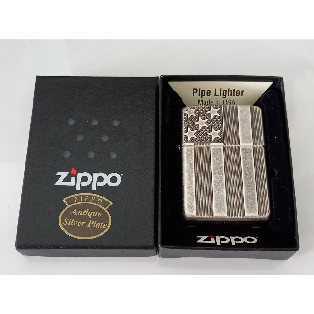 ZIPPO 28974 US FLAG  ARMOR CASE  ANTIQUE SILVER PLATE  -PIPE ผิวชุบเงินแท้  ตัวถังนอกหนาพิเศษ1.5เท่า