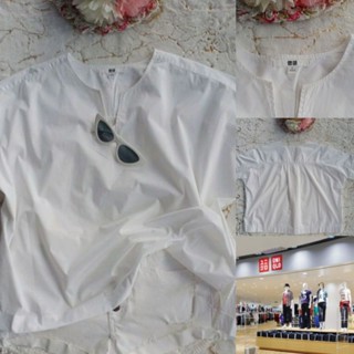 เสื้อ UNIQLO size S สีขาว ทรงโอเวอร์ไซส์